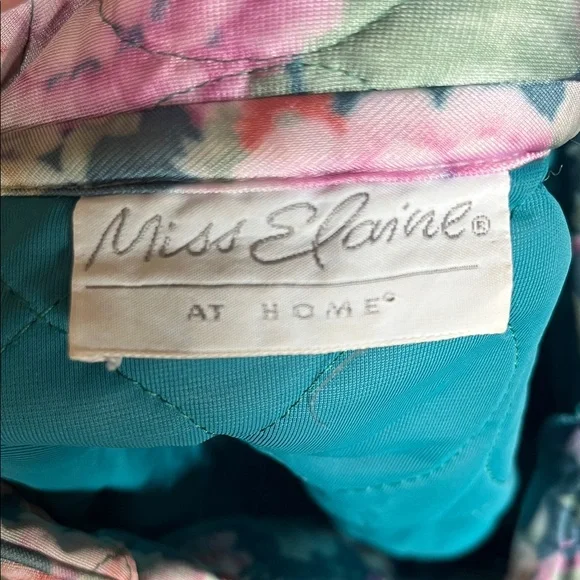 Floral Quilted Long Robe - Picture 2 of 3